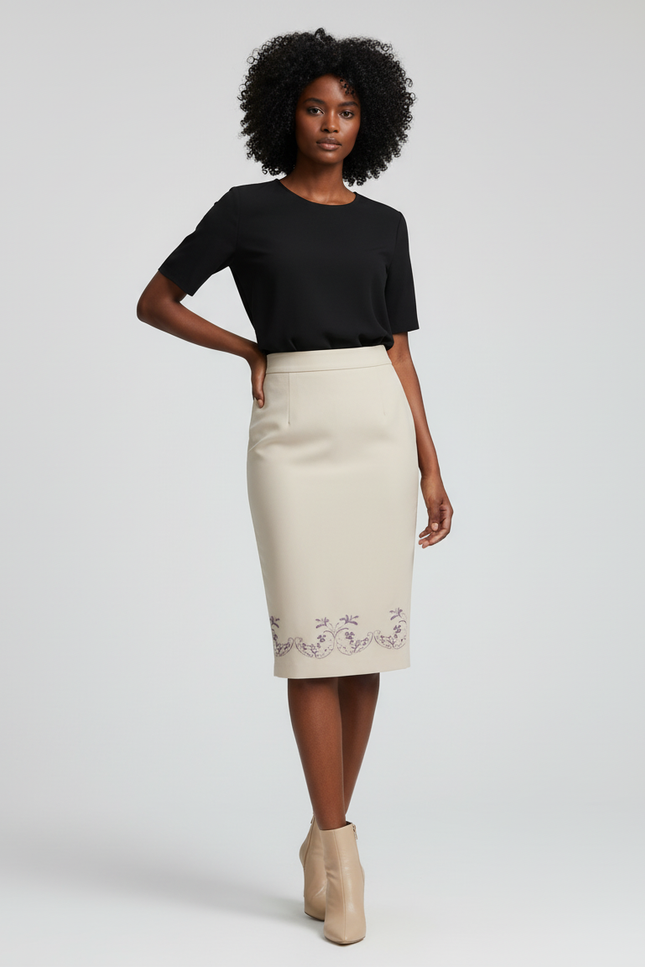 Jupe Crayon Beige Brodée Élégante