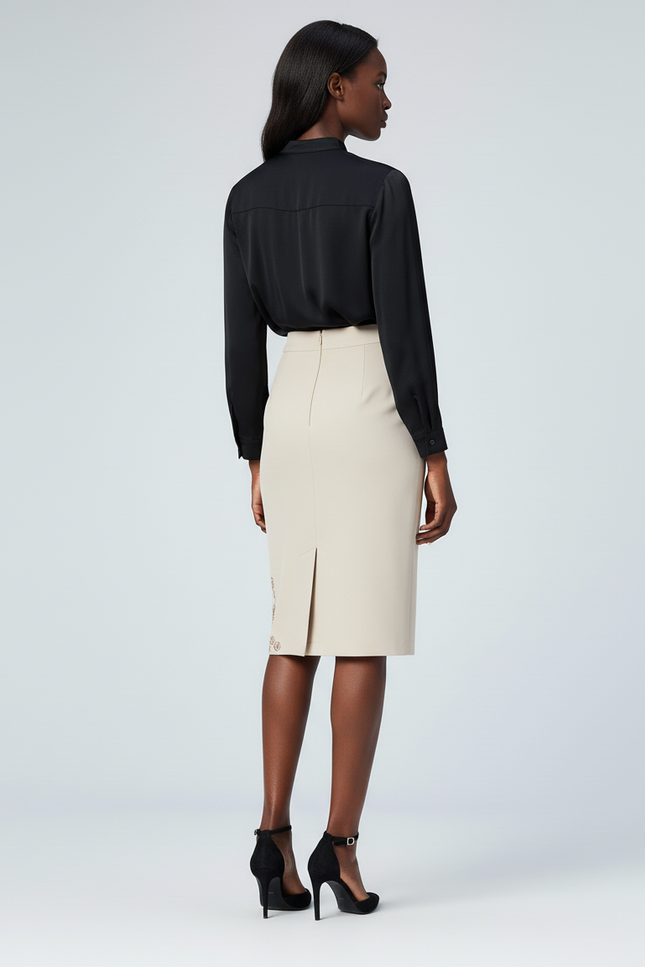 Jupe Crayon Beige Broderie Élégante